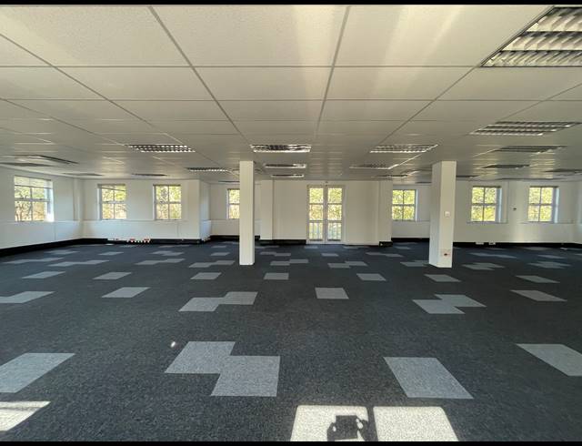 279M² OFFICE TO LET IN BRYANSTON